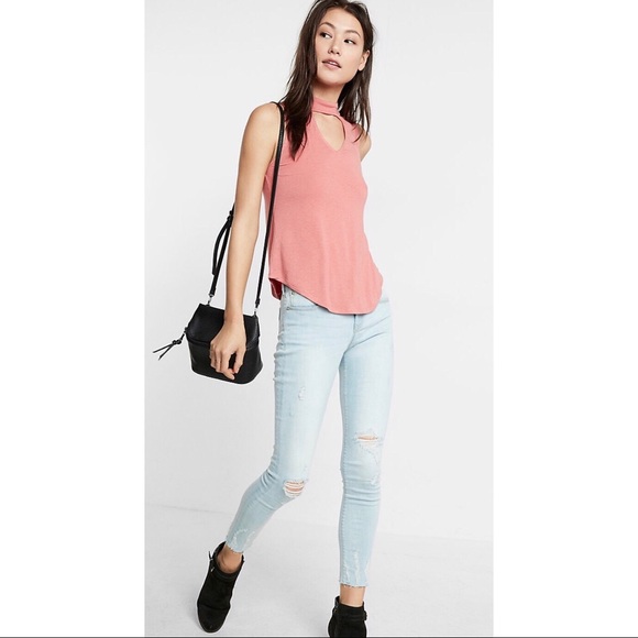 NWT Women’s Express Deep V Chocker Tank - Picture 4 of 4